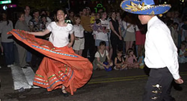 Dance Group Performs at Cinco de Mayo Celebration | Periscope
